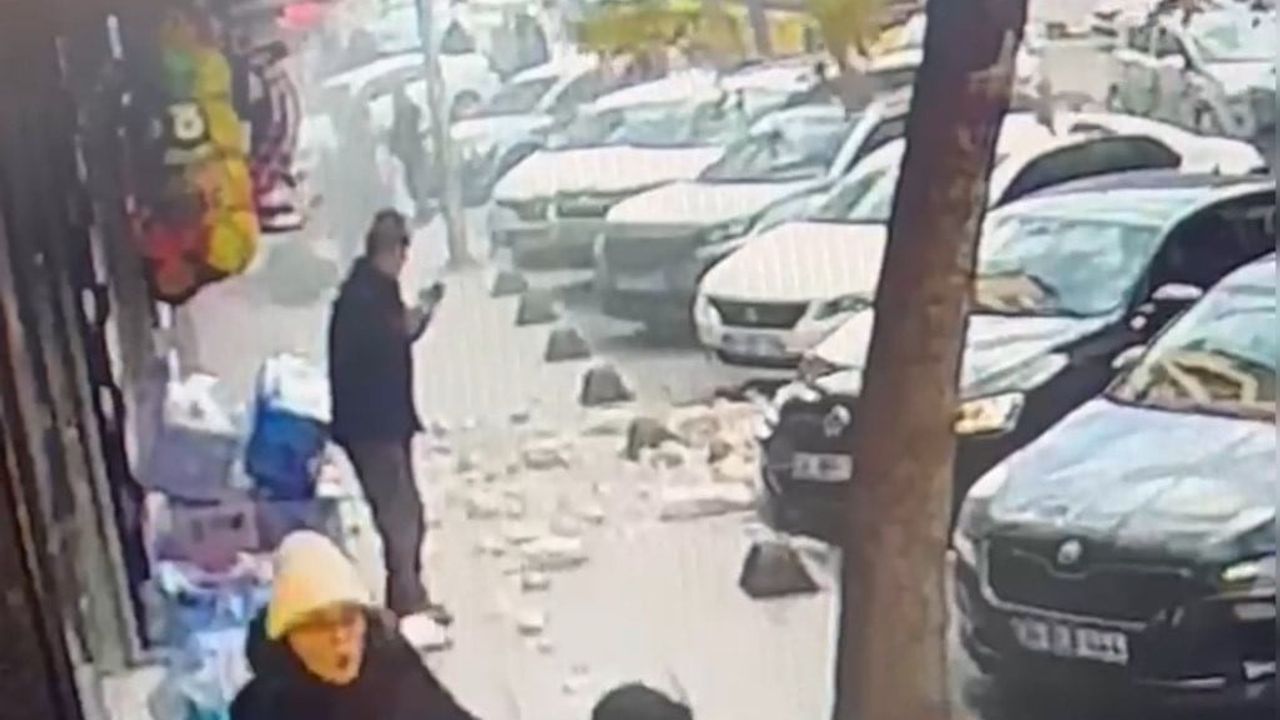 Güngören'de 5 katlı binanın balkonunda çökme: Yayalar son anda kurtuldu