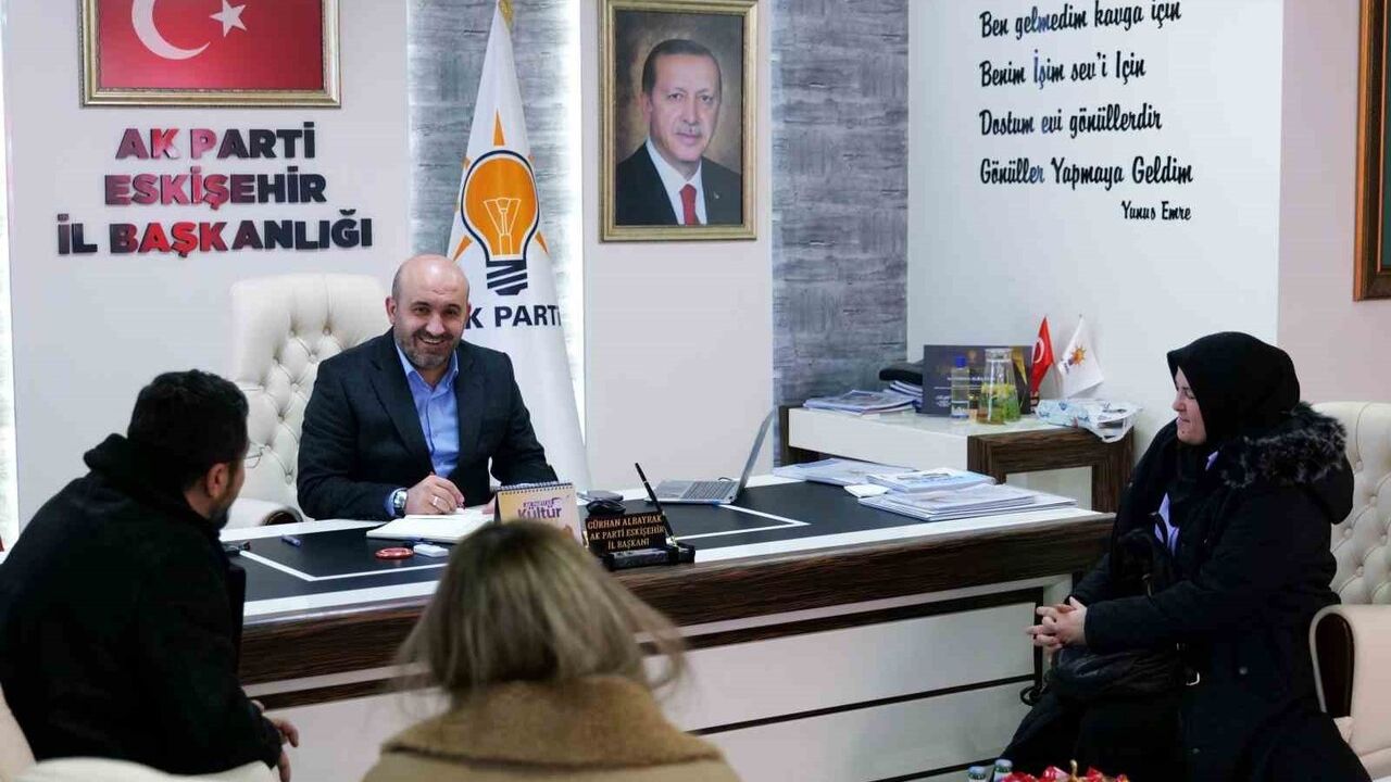 Gürhan Albayrak 'Halk Günü'nde vatandaşların taleplerini dinledi