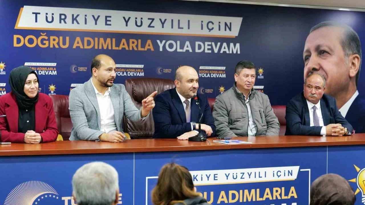 Gürhan Albayrak Seyitgazi'de ilçe teşkilatıyla çalışmaları değerlendirdi