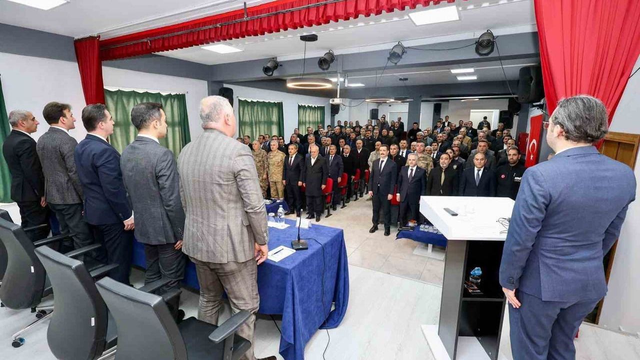 Güroymak’ta İlçe Koordinasyon, İstişare ve Muhtarlar Toplantısı Yapıldı