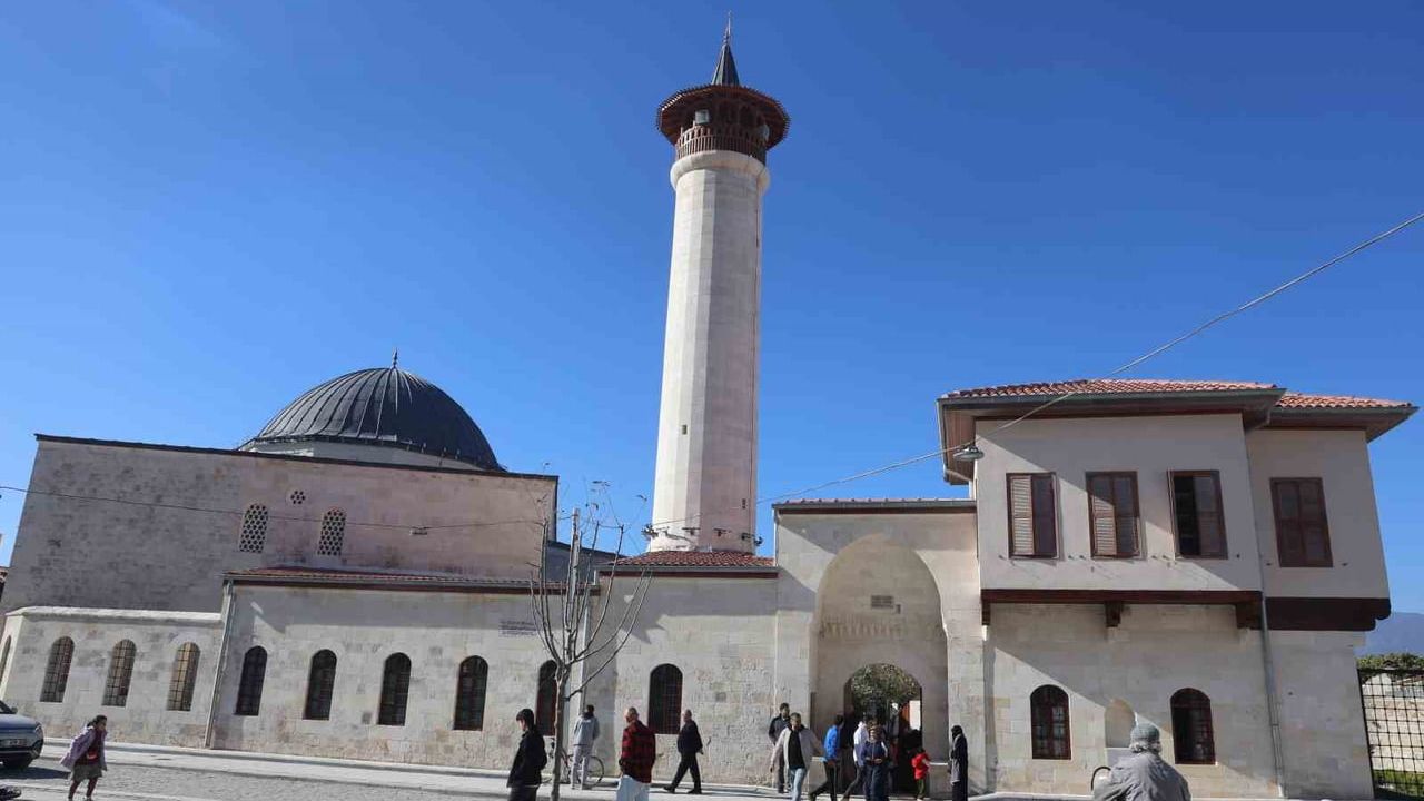 Habibi Neccar Camii yeniden ibadete açıldı, vatandaşlar akın etti