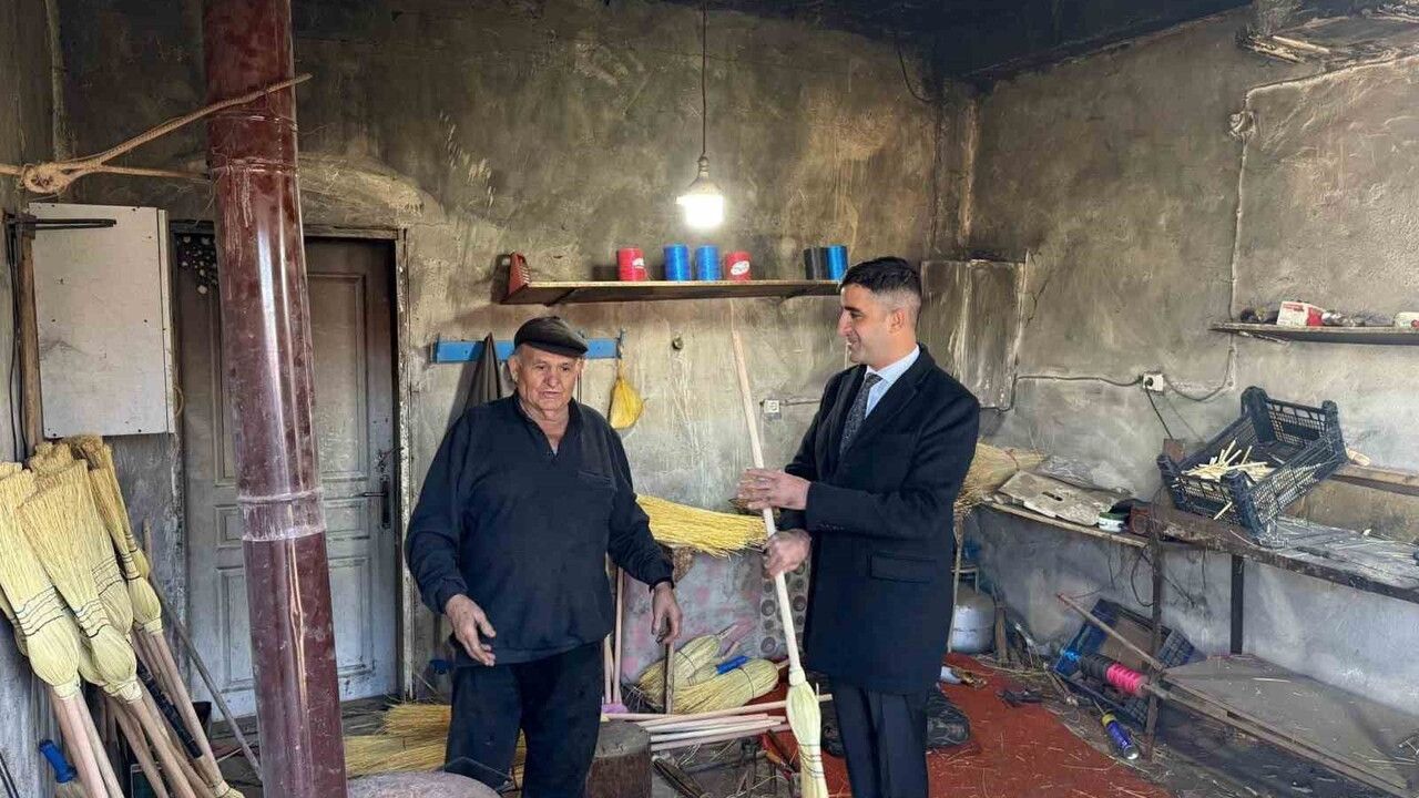 Hacıköy'ün Süpürge Ustası Mustafa Şahin: 30 Yılı Aşkın Emek