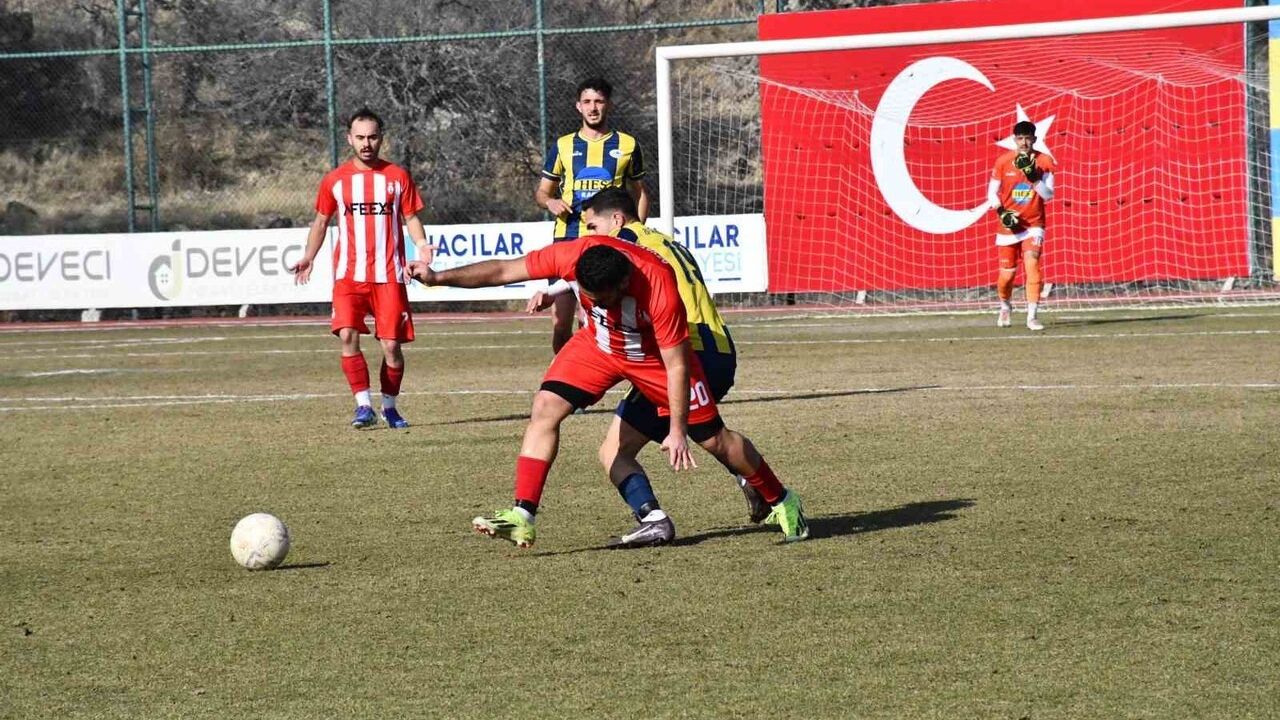 Hacılar Erciyesspor, Özvatanspor'u 1-0 yenerek zirve takibini sürdürdü