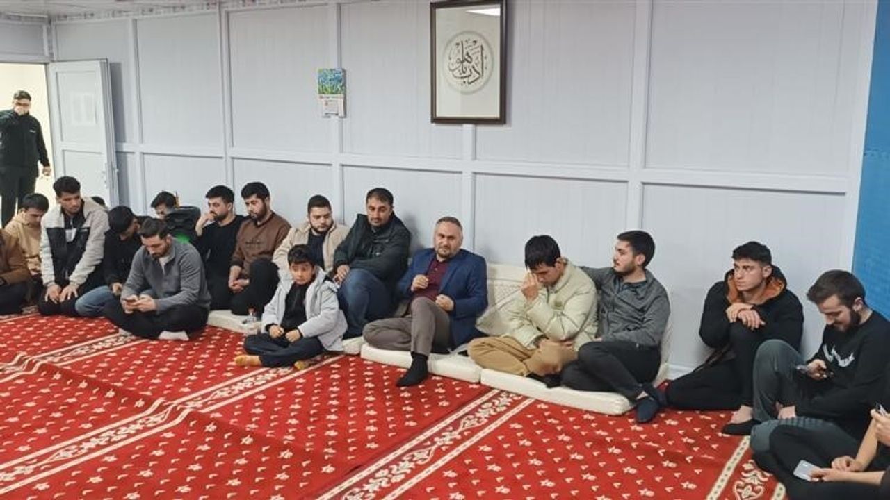 Hakkari'de Faslı Muhabbet etkinliği: İl Müftüsü Hüseyin Okuş gençlerle buluştu