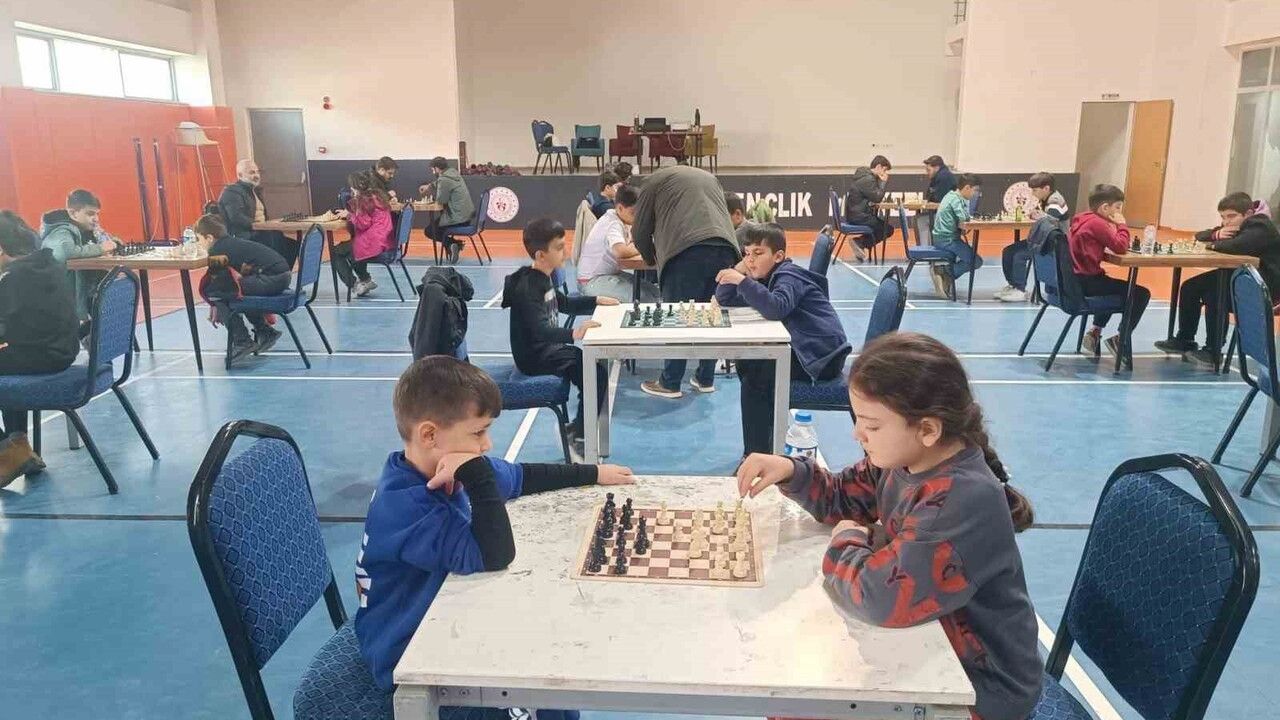 Hakkari'de Küçükler ve Yıldızlar Satranç İl Birinciliği