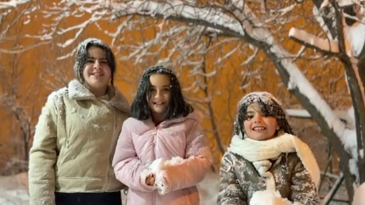 Hakkari’de Yoğun Kar Çocuklara Eğlence Getirdi