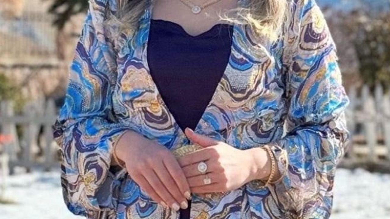 Hakkari'de Zap Suyu'na Yuvarlanan Otomobilden Kurtulan Genç Kız Hastanede Hayatını Kaybetti