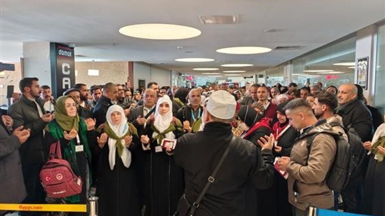 Hakkari'den 215 kişi umreye uğurlandı