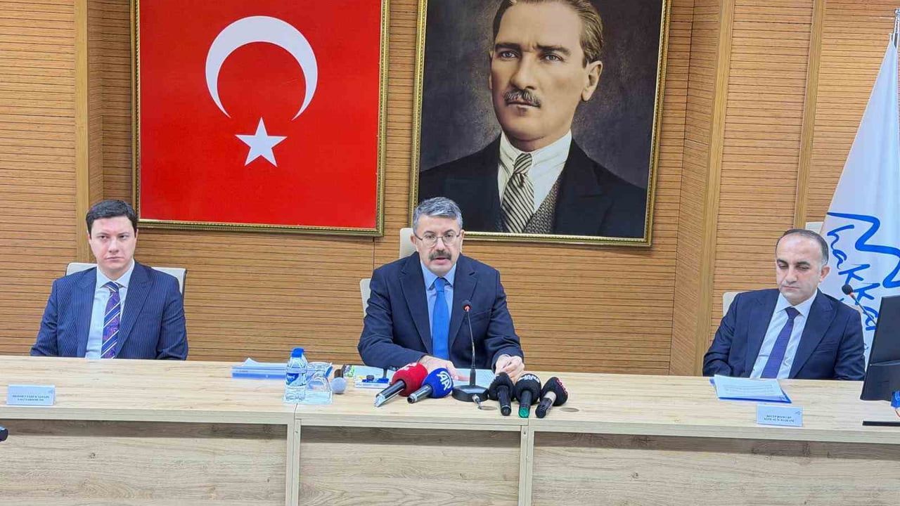 Hakkari Valisi Ali Çelik'ten kan bağışı çağrısı