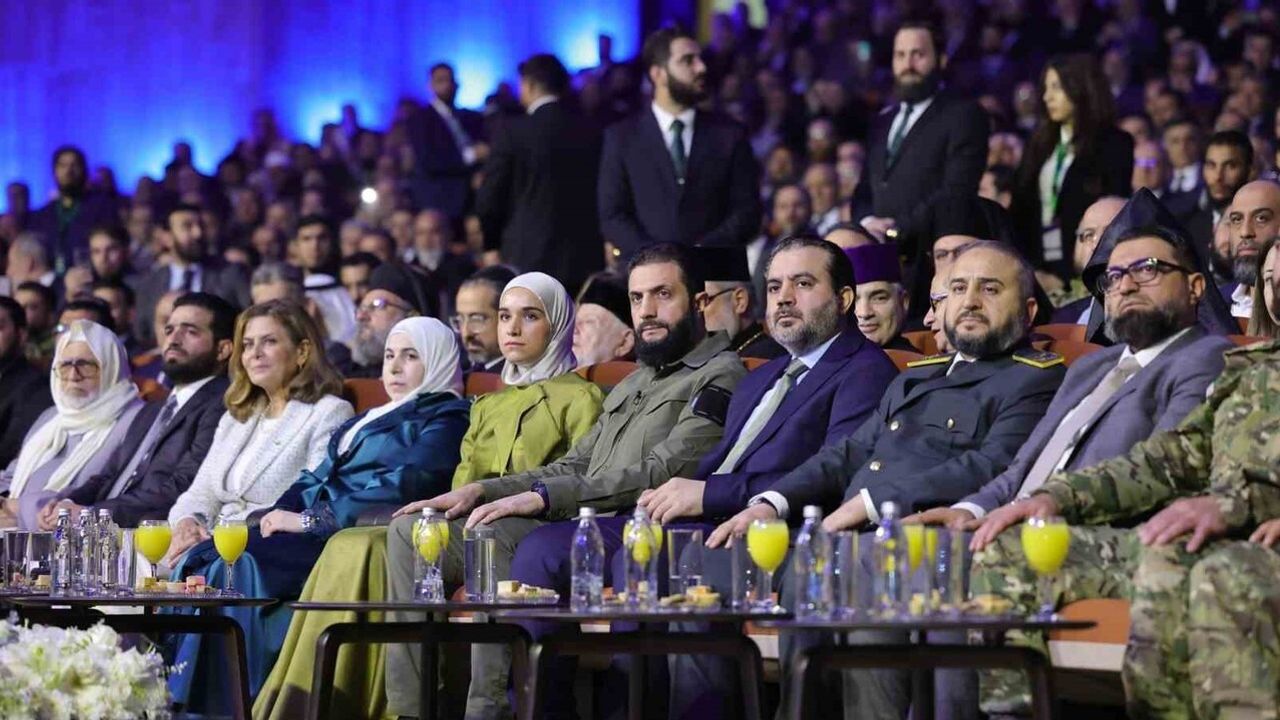 Halep’in Sembolü Ümran, Başkanlık Sarayı’nda Konuştu — Devrimin İlk Yılı Şam’da Kutlandı