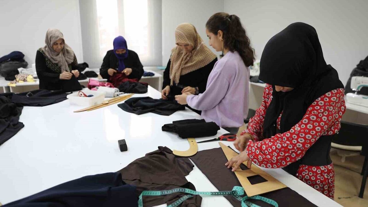 Haliliye Belediyesi kadınlara mesleki ve hobi kursları sunuyor