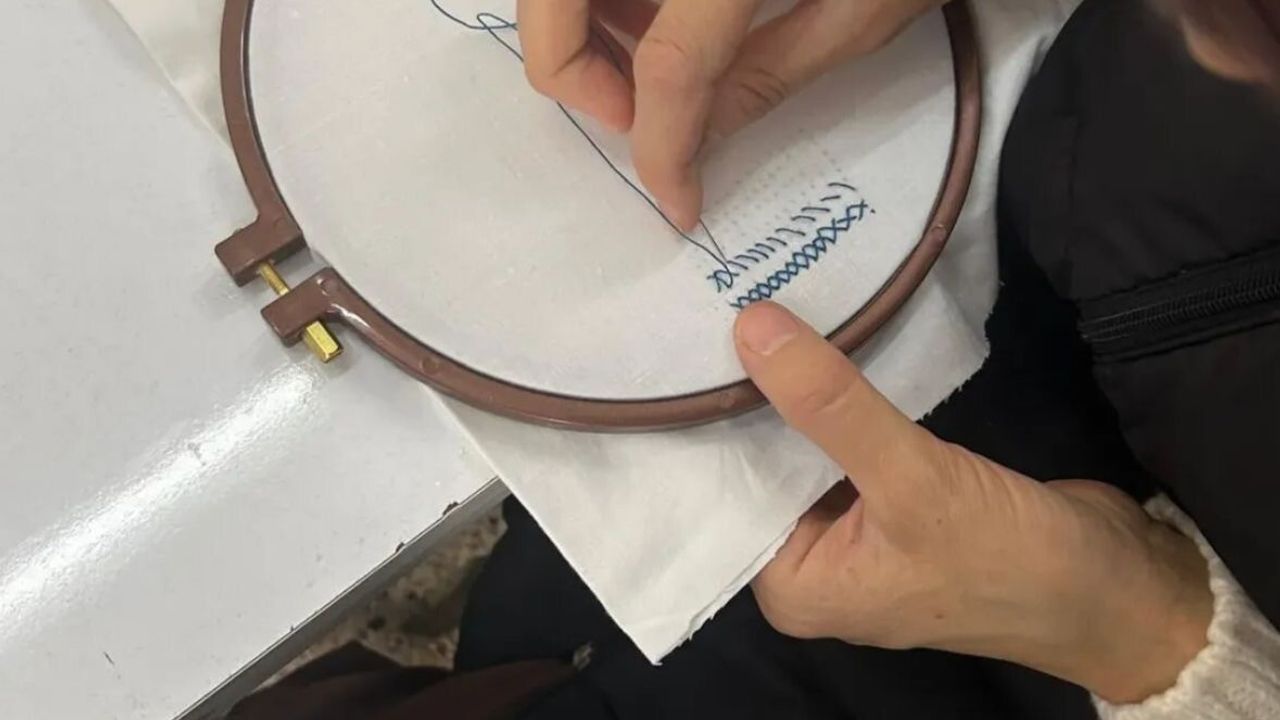 Hamur ADEM’de Kadınlar Eğlenerek Öğreniyor ve Sosyal Hayata Katılıyor