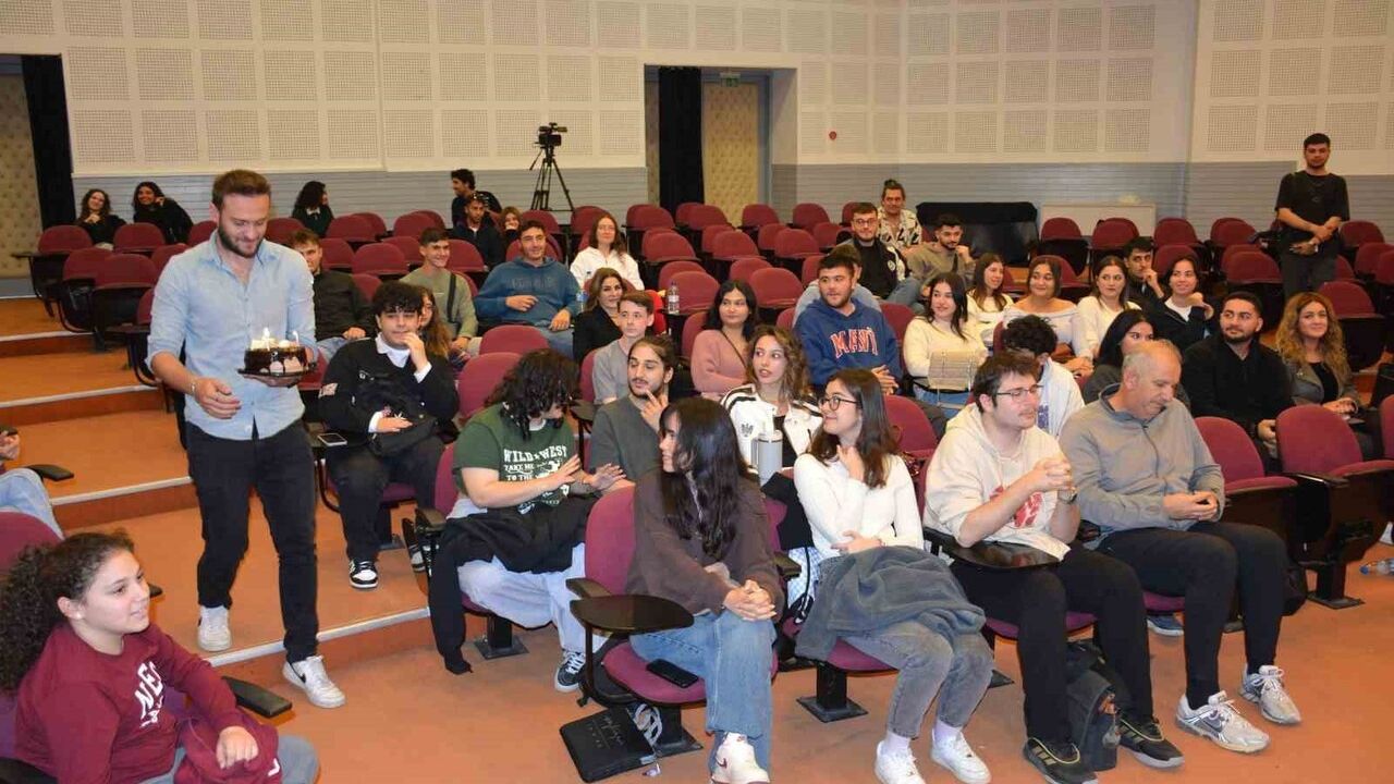 Hasan Hastürer: "Yüz bin kere doğsam yine gazeteci olurum" - Yakın Doğu Üniversitesi semineri