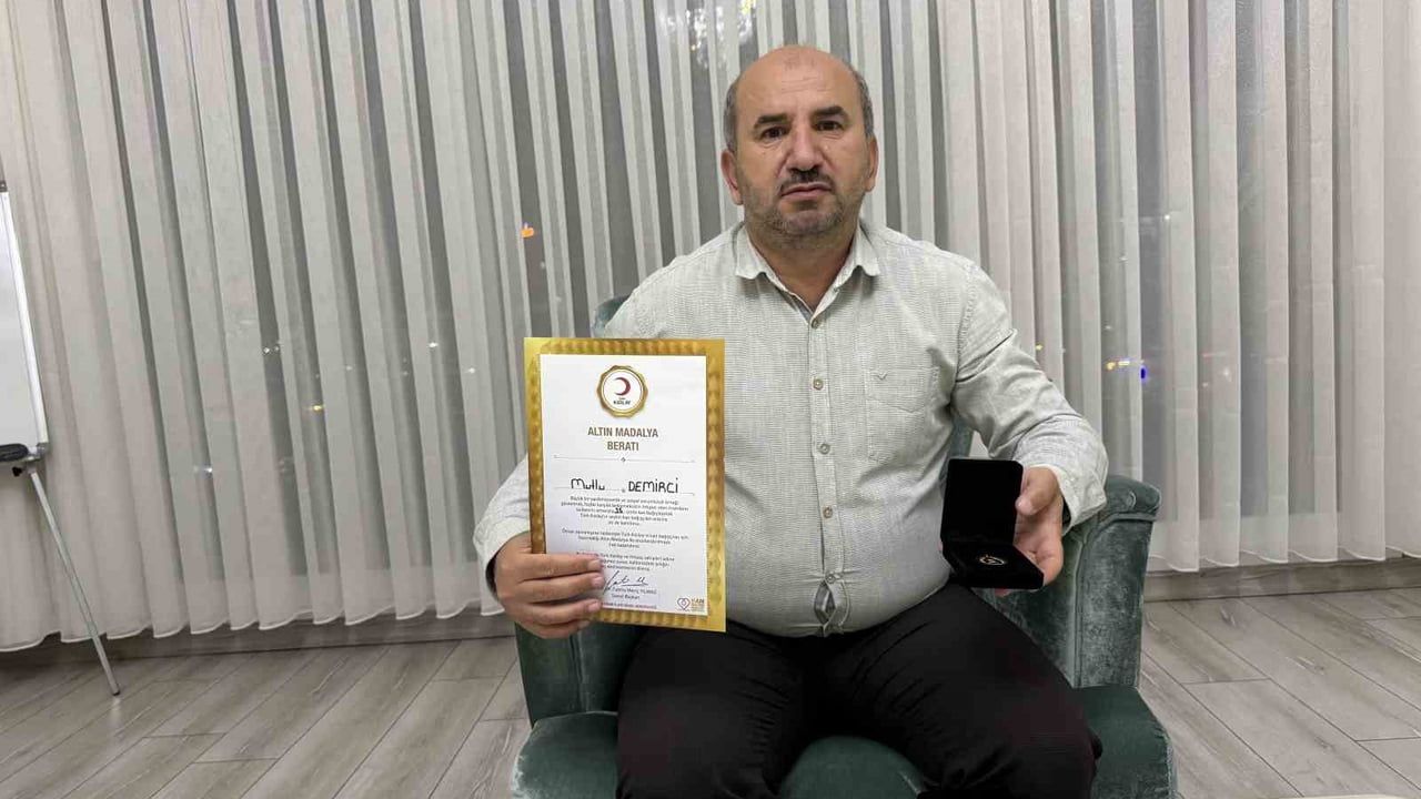 Hastalık sonrası düzenli kan bağışçısı oldu: Mutlu Demirci 44. veya 45. bağışını gerçekleştirdi