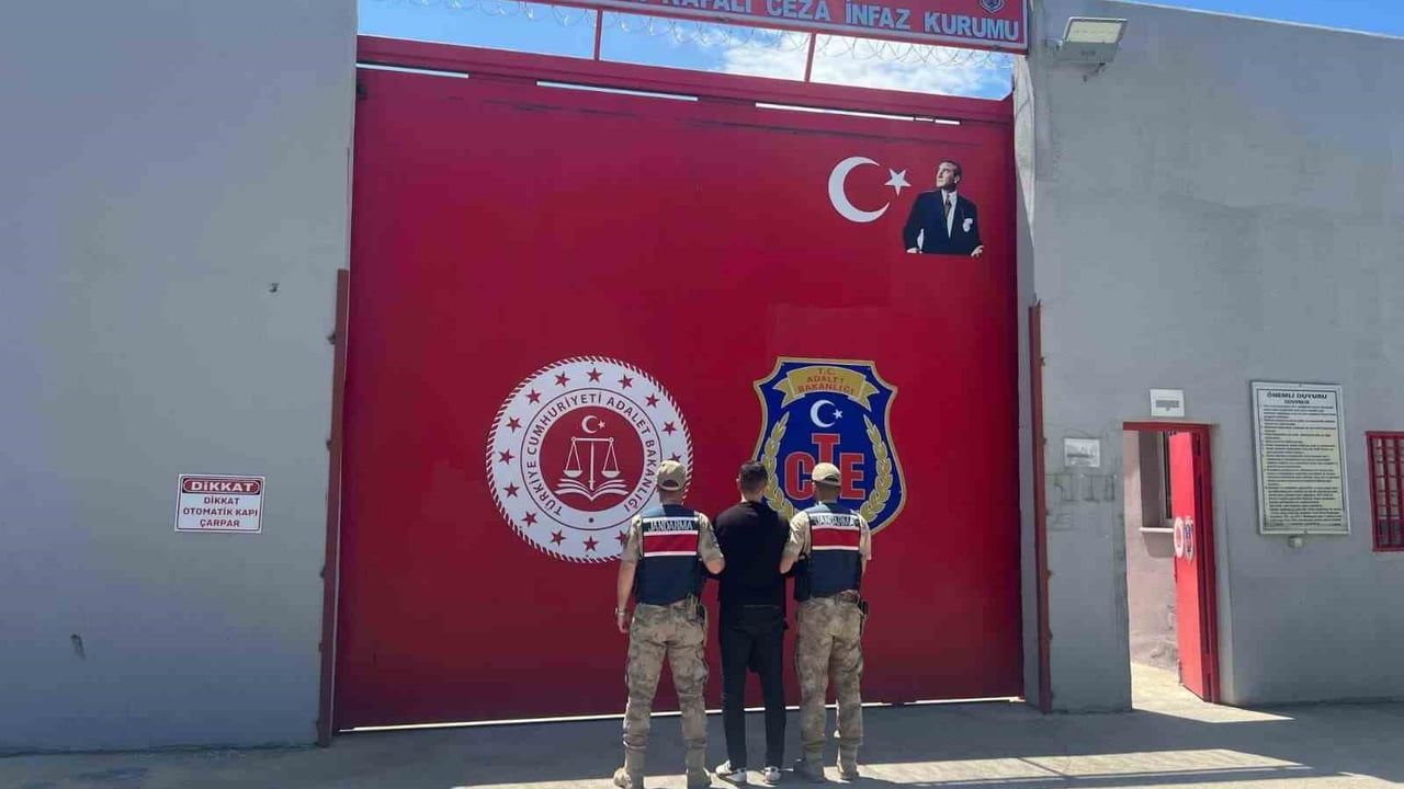 Hatay'da 30 Yıl Hapis Cezası Bulunan Firari Mandalina Bahçesinde Yakalandı