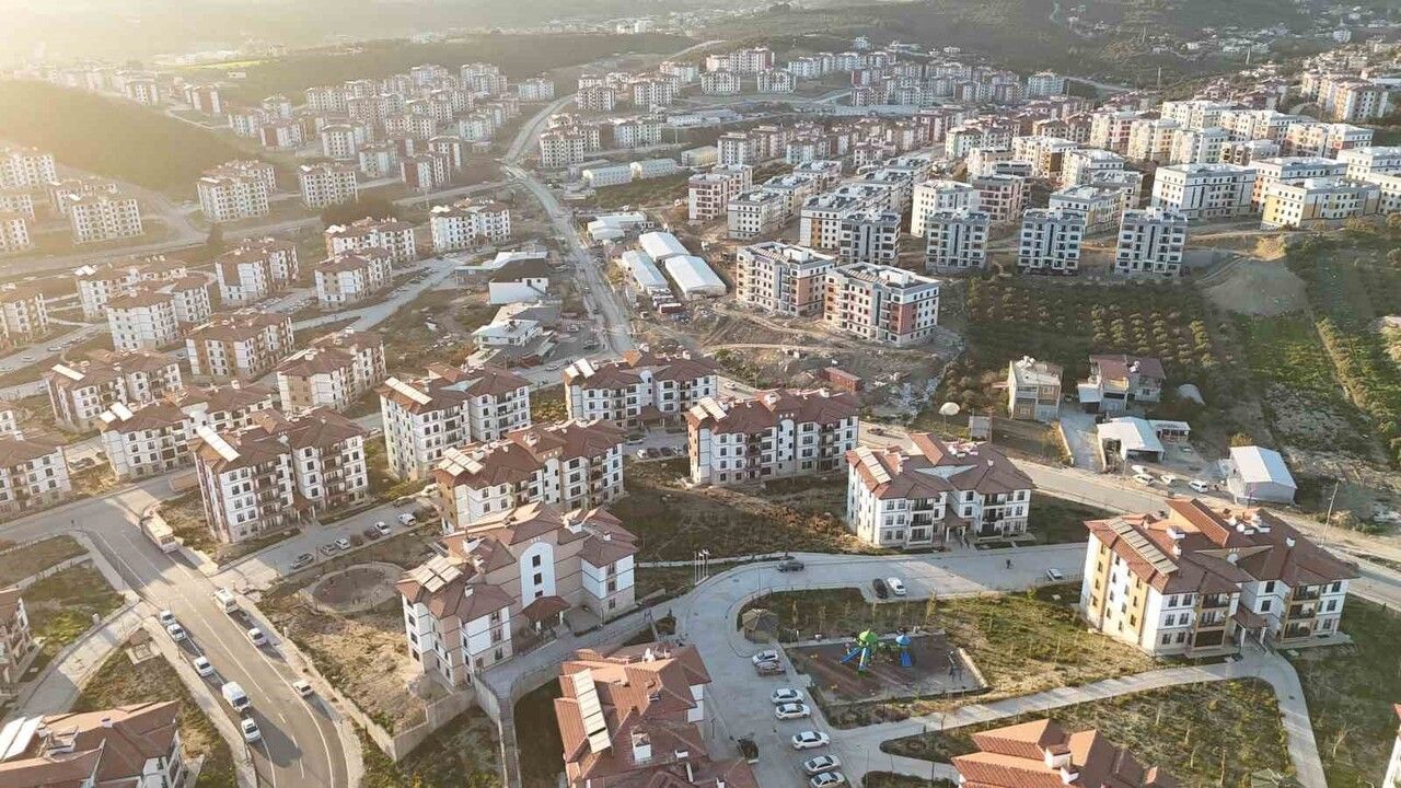 Hatay'da depremzede Mustafa Karadeniz: 'Bakan Murat Kurum gibi şantiye şefine can kurban'