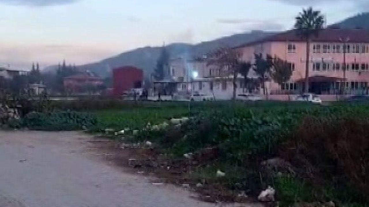 Hatay'da elektrik kablolarının patlama anları kamerada