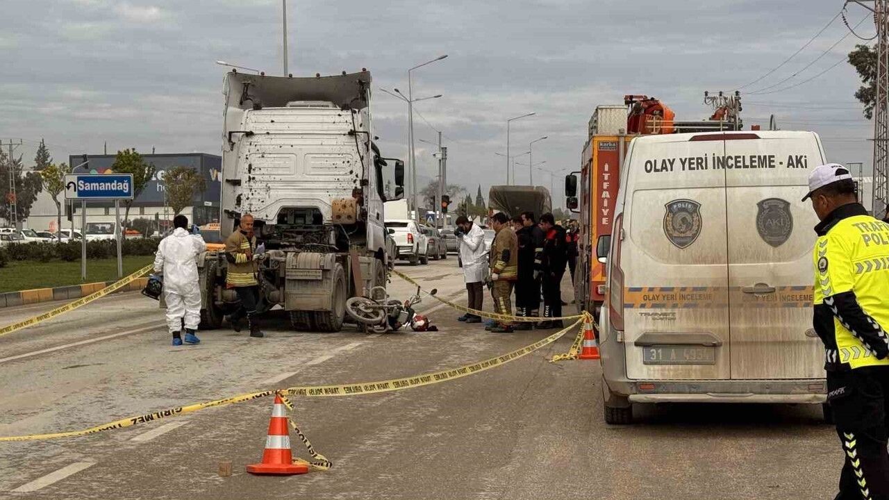 Hatay'da tırla çarpışma: Anne ve 2 aylık bebek hayatını kaybetti