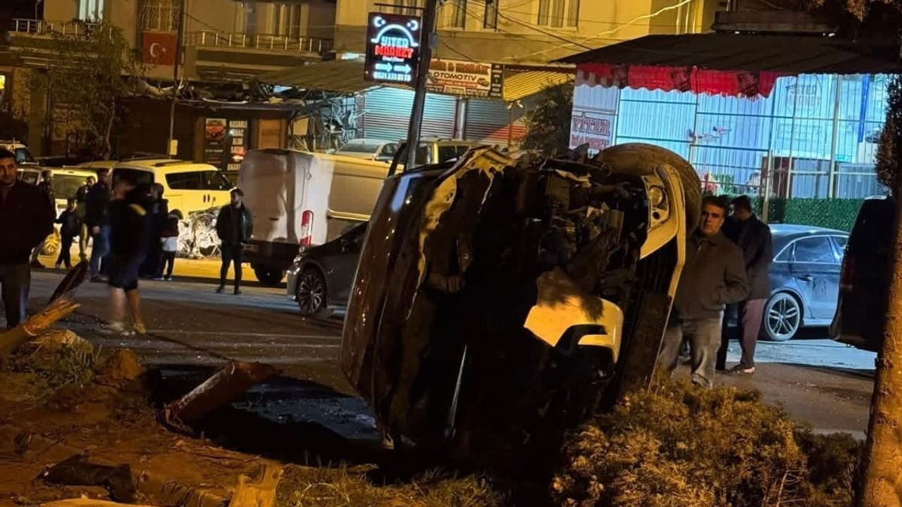 Hatay'da Tofaş ile çarpışma: Otomobil takla attı