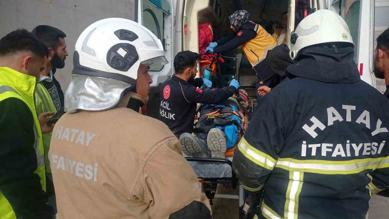 Hatay'da TOKİ inşaatında asansör boşluğuna düşen işçi yaralandı