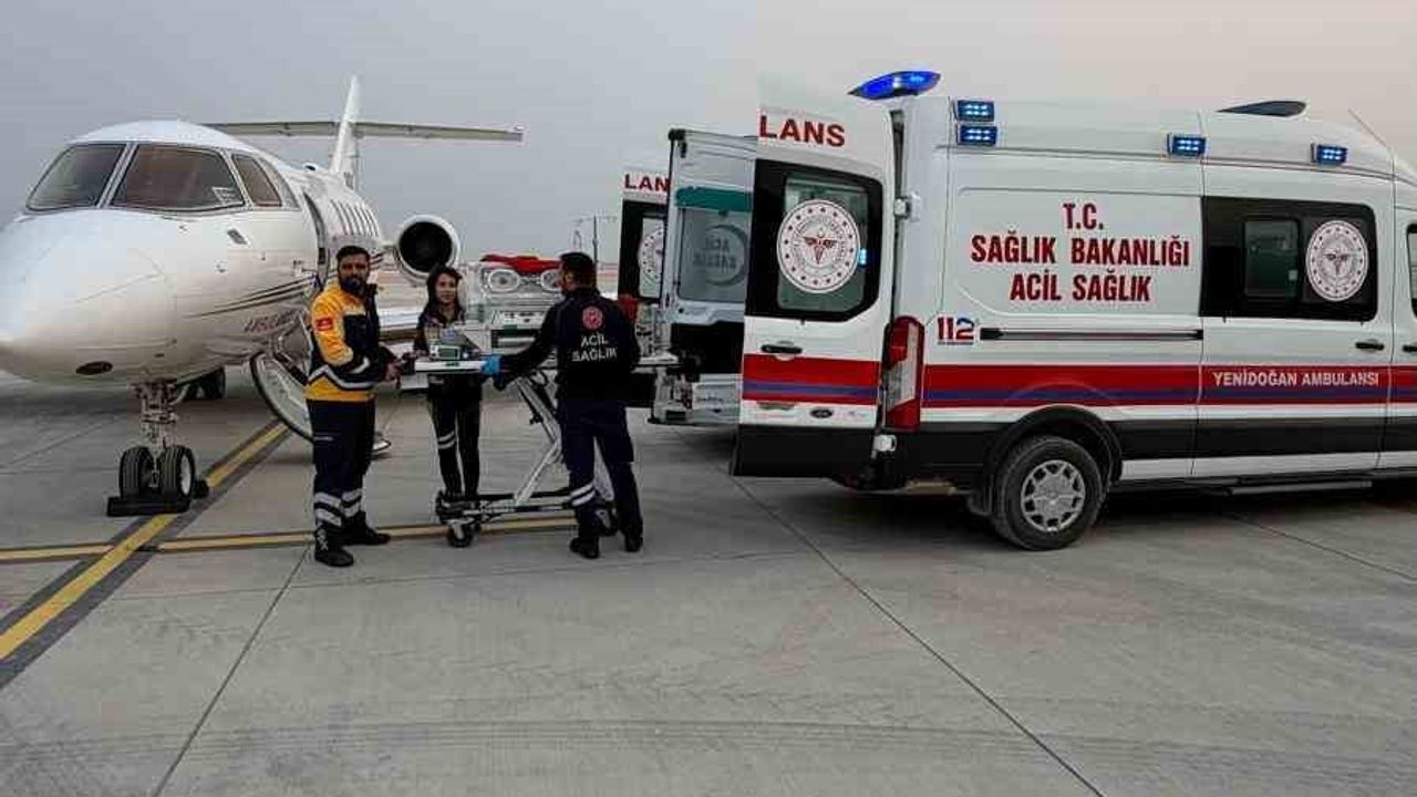 Hatay’dan 6 günlük bebek hava ambulansıyla İstanbul’a sevk edildi