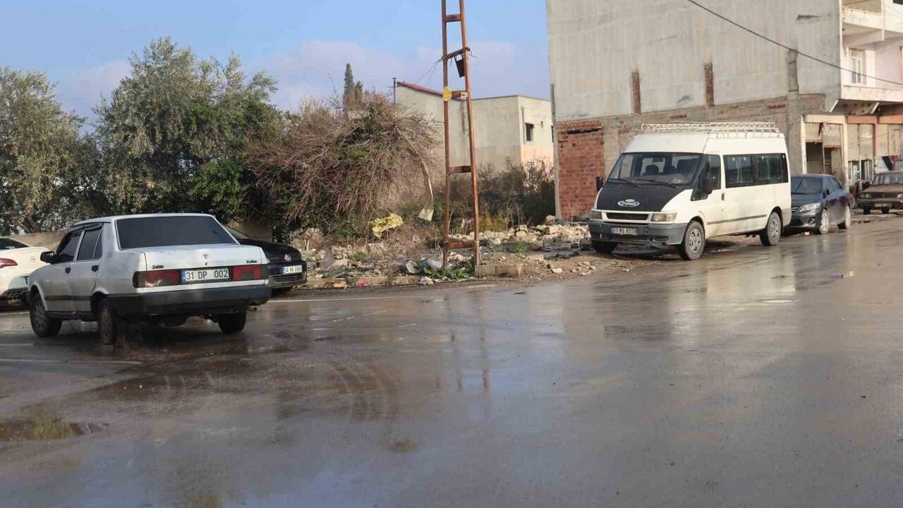 Hatay Kırıkhan'da otomobil ile motosiklet çarpıştı — 1 yaralı