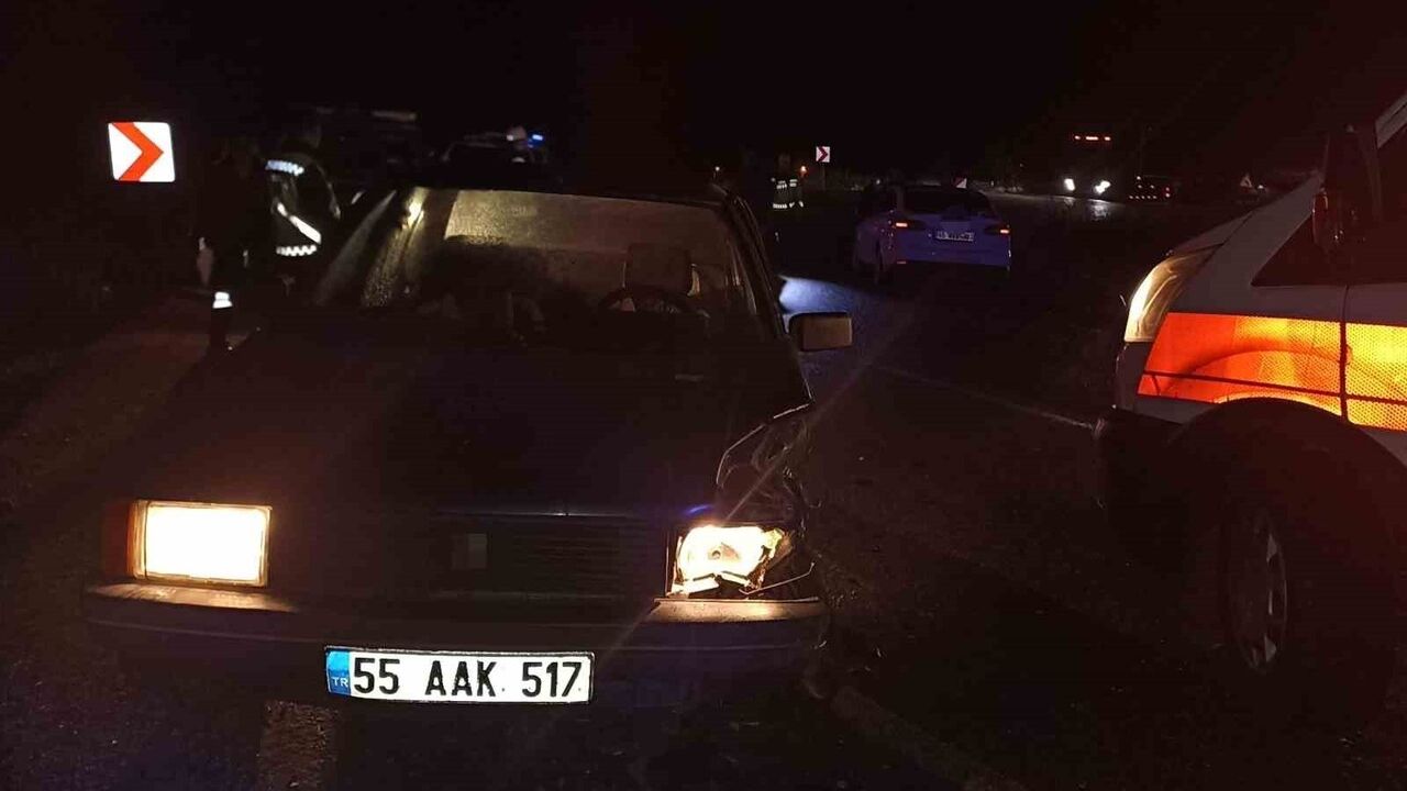 Havza'da üç aracın karıştığı kaza: 3 yaralı