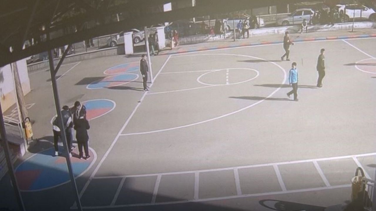 Heimlich manevrasıyla okul bahçesinde nefes borusu tıkanıklığı giderildi