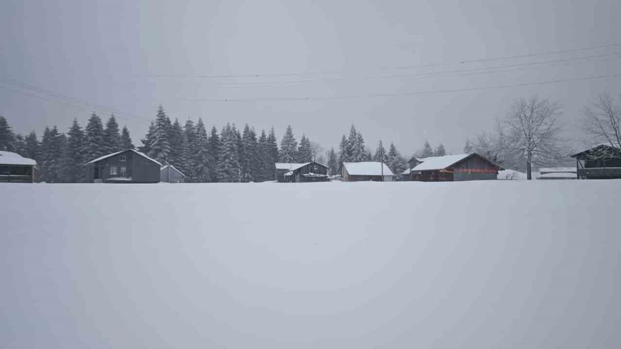 Hendek’te eğitime kar ve buzlanma nedeniyle 1 günlük ara