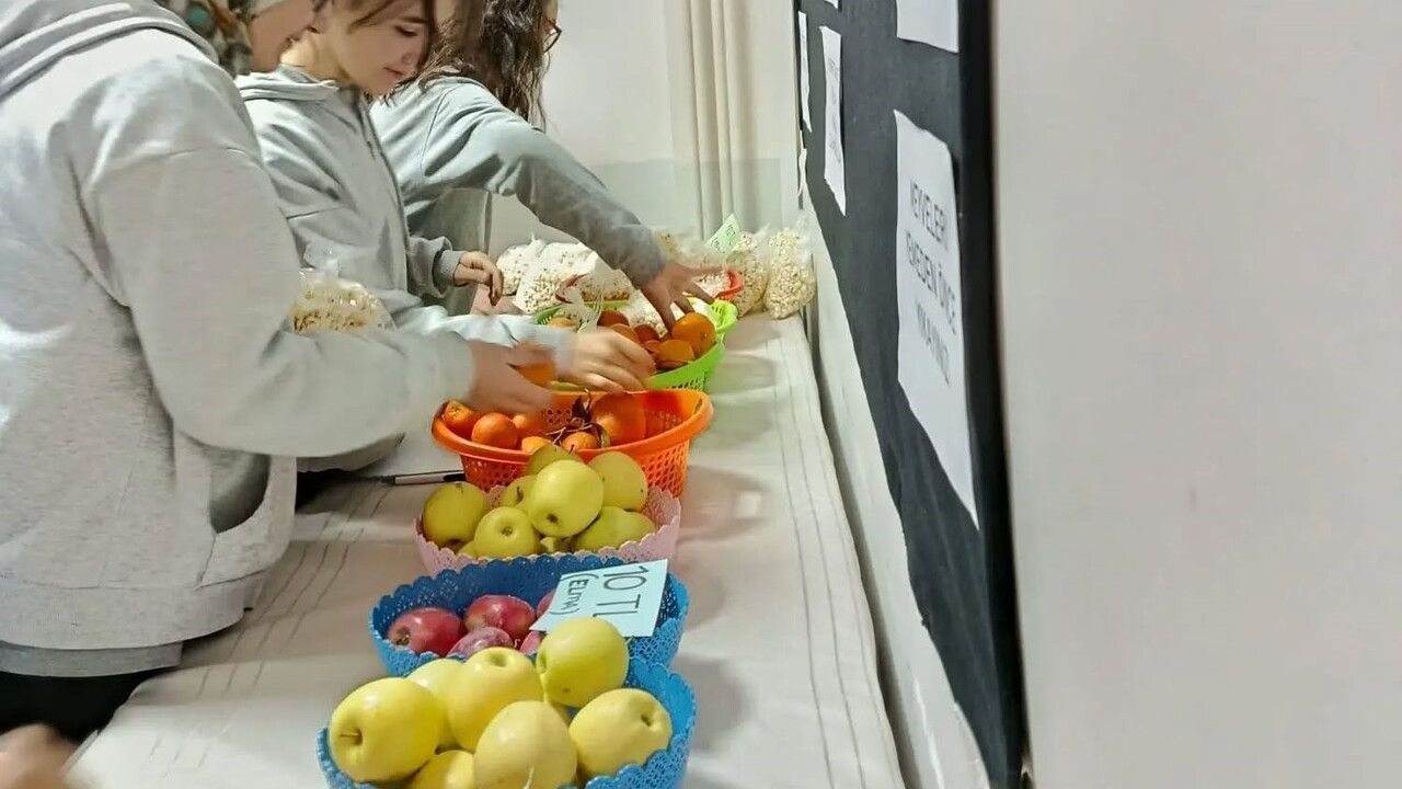 Hisarcık AİHL'de 'Kendin al, Kendin öde' dürüstlük marketi açıldı