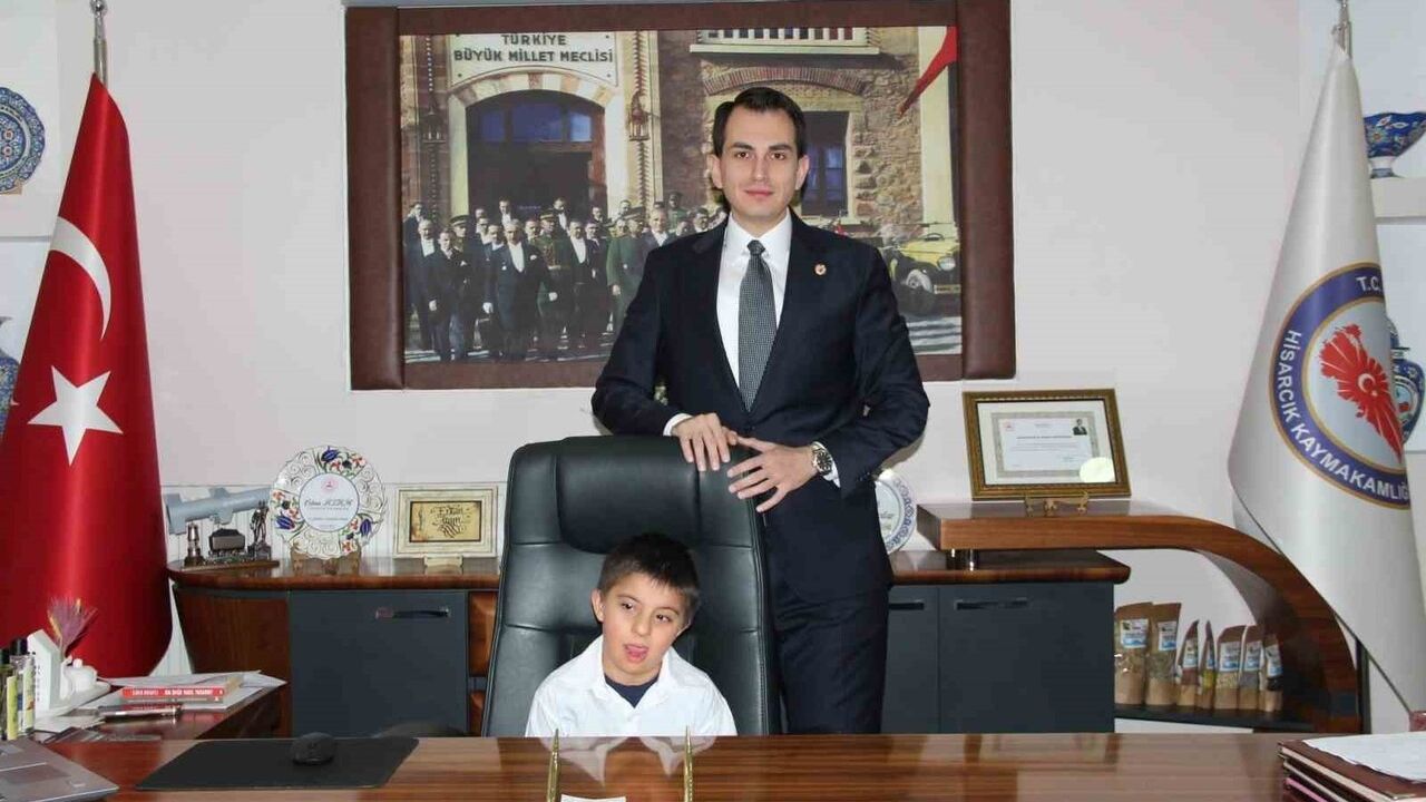 Hisarcık Kaymakamı Erkan Atam, özel öğrencileri makamında ağırladı