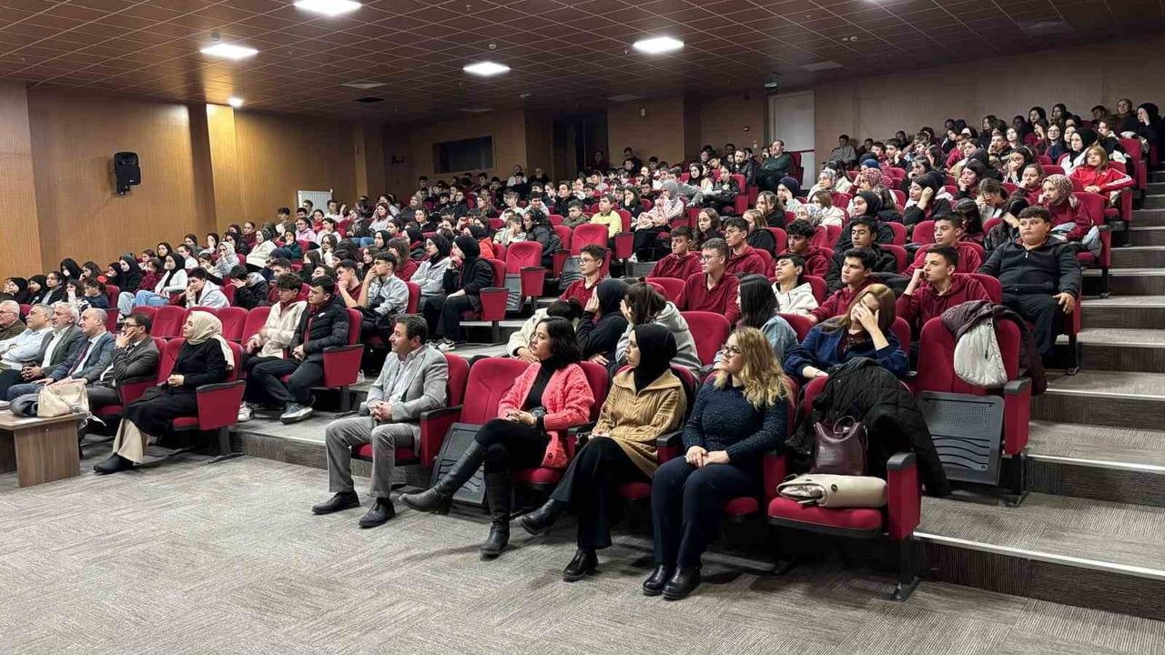 Hisarcık’ta 8. sınıflara "Sosyal Medya Bağımlılığı" konferansı