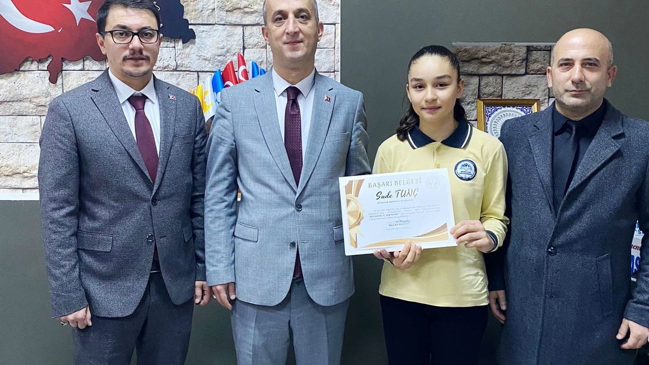 Hisarcıklı öğrenci Sude Tunç şiir yarışmasında il birincisi oldu