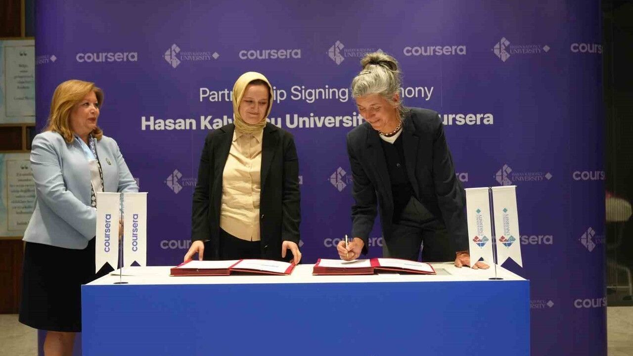 HKÜ ile Coursera arasında stratejik iş birliği: Uluslararasılaşma ve dijital öğrenme güçleniyor