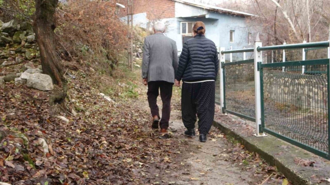 Hozat’ta 8 erkek rakibini geçen kadın muhtar Yazgülü Almaz