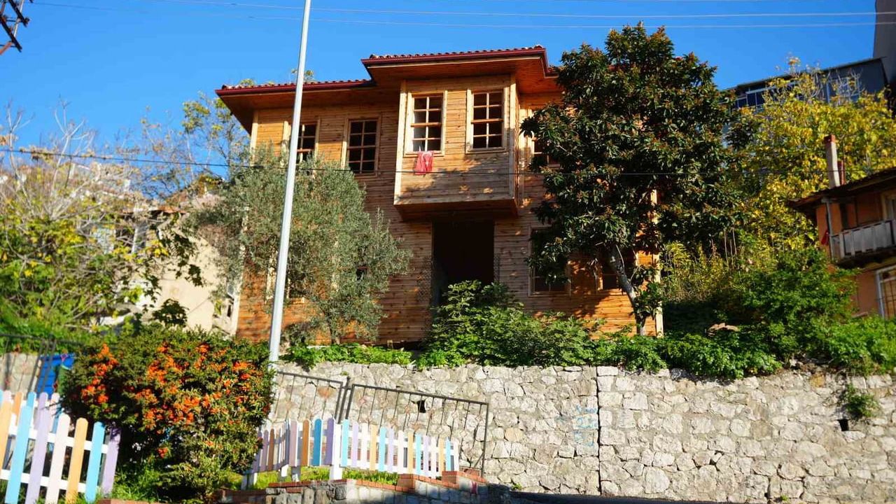 Hulusi Kentmen’in evi 5 yıldır tamamlanamıyor: Restorasyon tepkileri artırdı