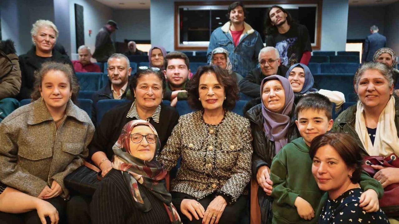 Hülya Koçyiğit: Berrin Menderes’i canlandırma isteği içimde ukde kaldı