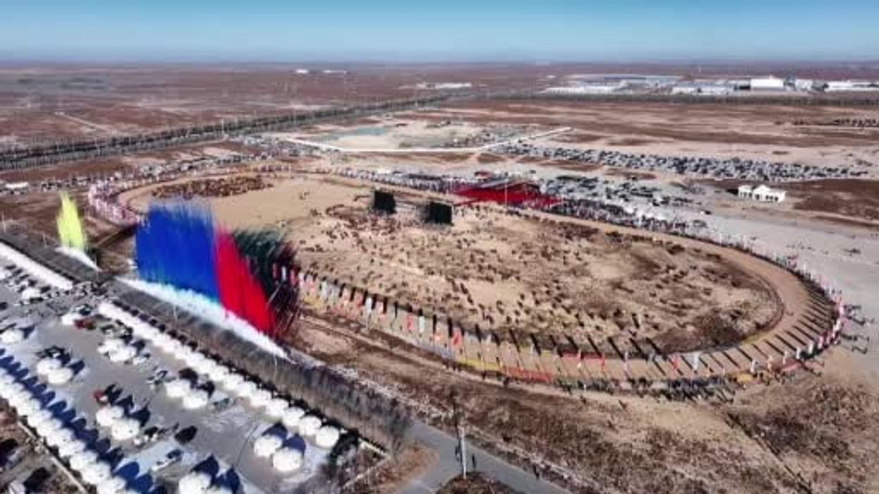 İç Moğolistan'da 'Deve Süper Ligi' gösterisi
