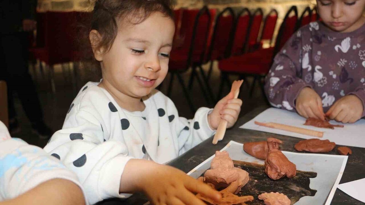 İçkale Müzesi'nde Çocuk Atölyesi: Kille Üretip Sergiliyorlar