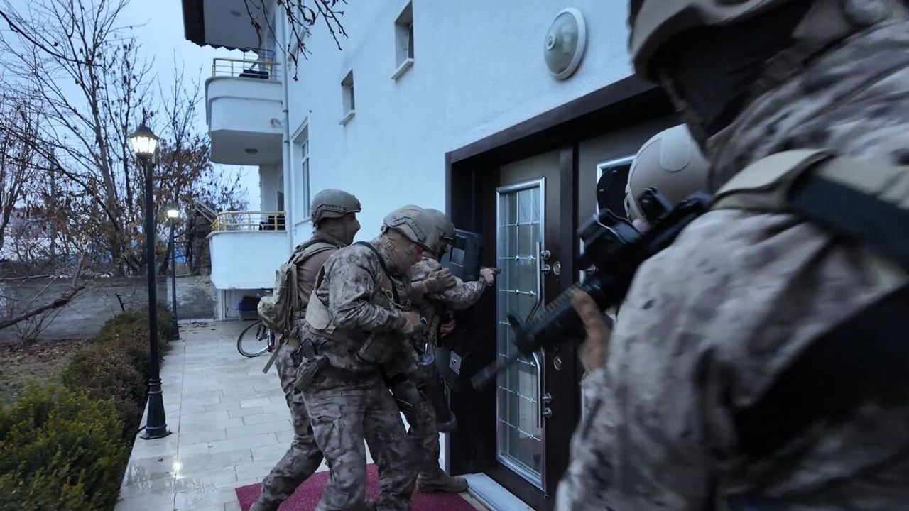 Iğdır'da sokak satıcılarına operasyon: 7 gözaltı