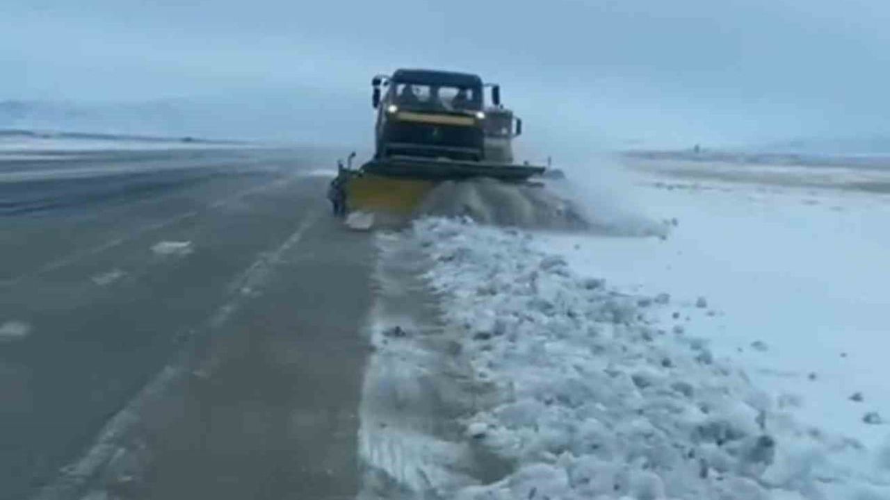Iğdır’da yoğun kar 53 köy yolunu ulaşıma kapattı