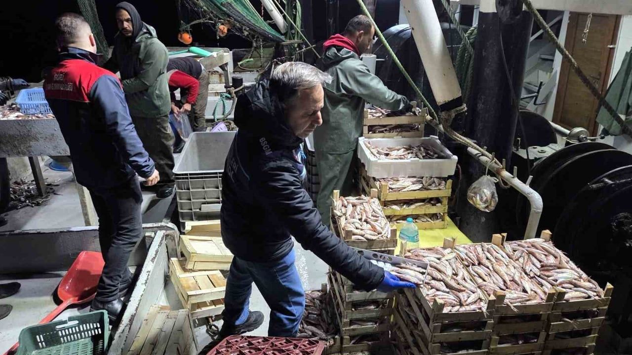 İğneada Balıkçı Barınağı'nda su ürünleri denetimleri yapıldı