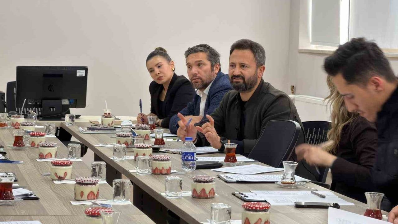 İletişim Fakültesi’nde sektör ihtiyaçlarına göre eğitim planı tartışıldı