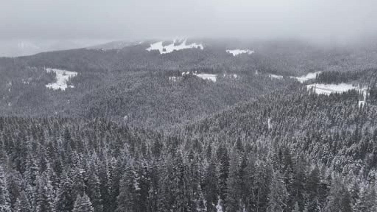 Ilgaz Dağı'nda kar örtüsü kartpostallık görüntüler oluşturdu