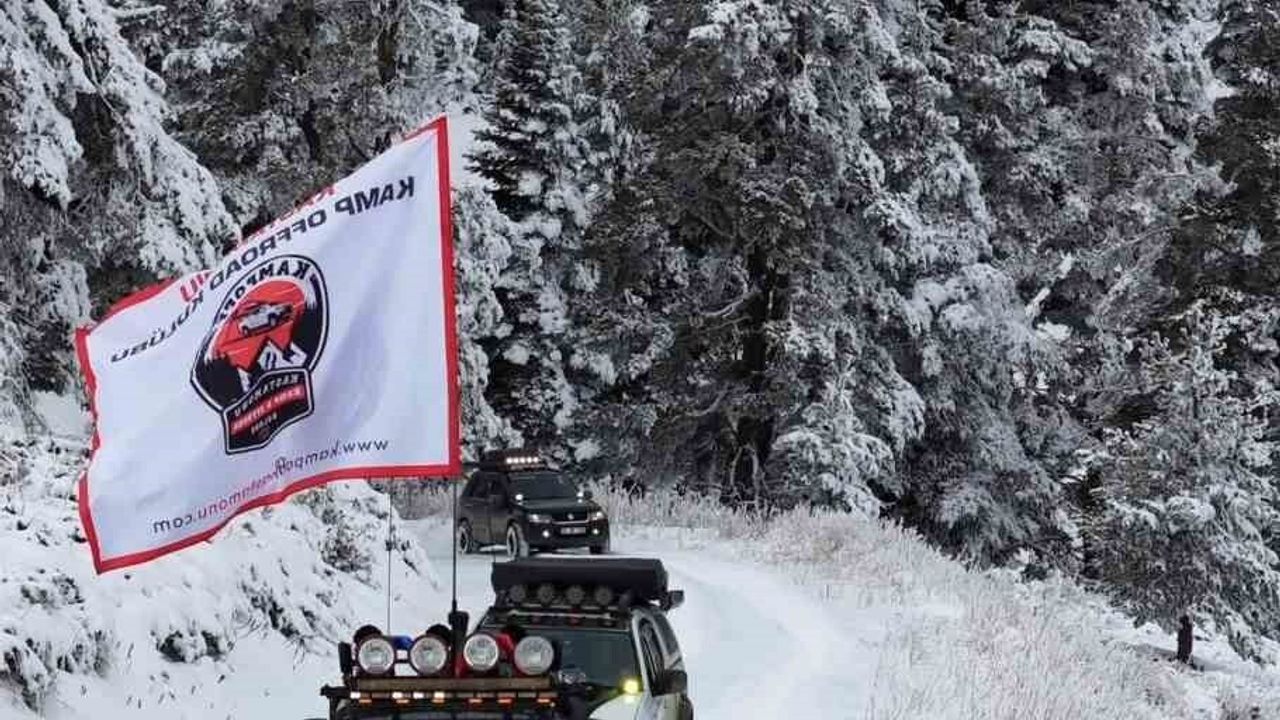 Ilgaz Dağı'nda lastiklerle kar eğlencesi