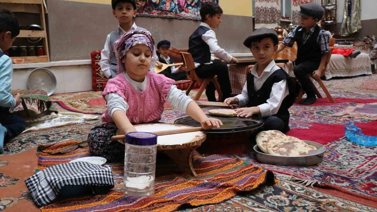 İlkokulda 'Yaşayan Müze' ile Bolu kültürü sahnelendi