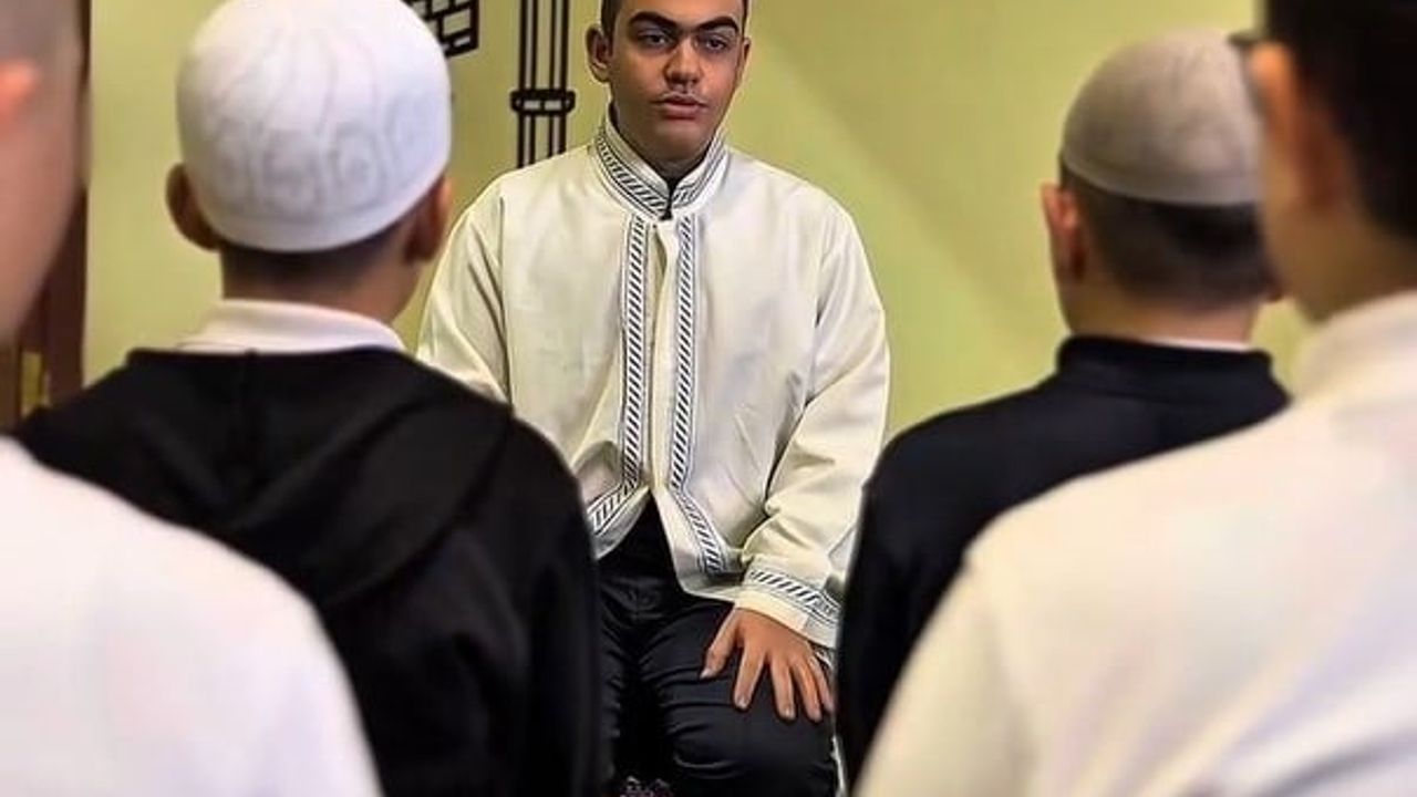 İmam hatipli öğrenciler namazla alay akımına video ile yanıt verdi