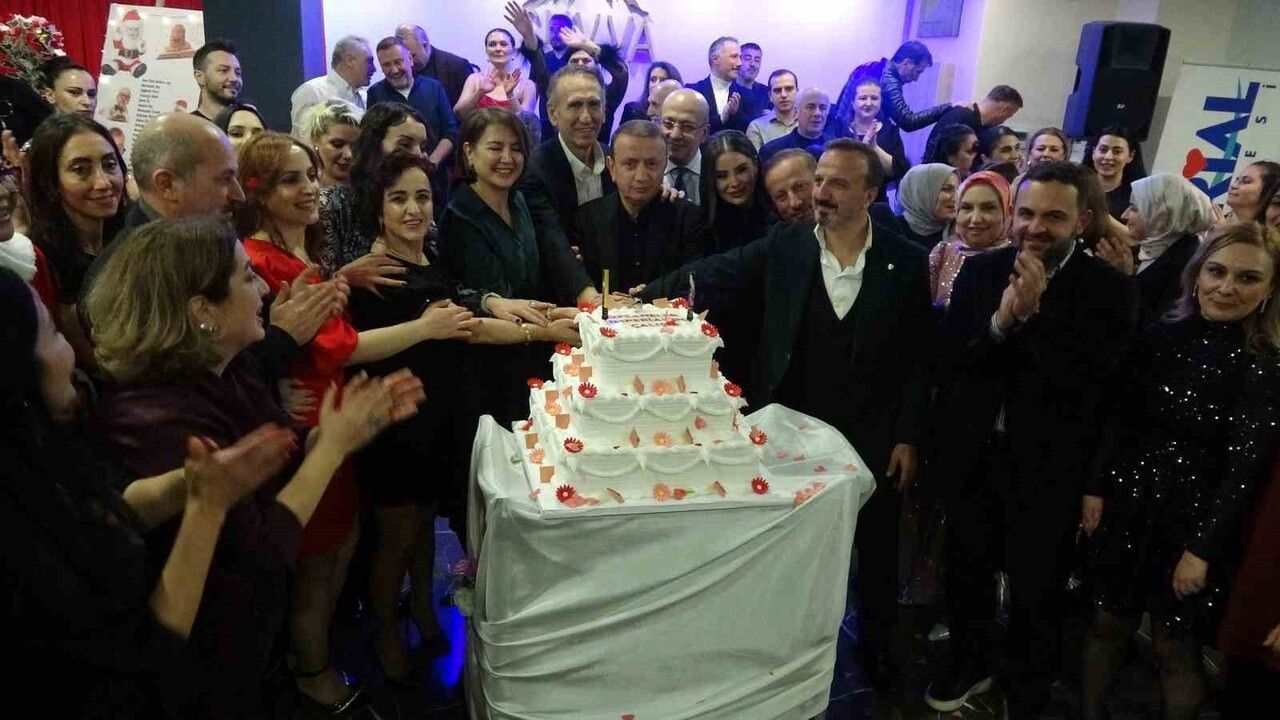 İmperial Ailesi Geleneksel Yılsonu Yemeğinde Buluştu