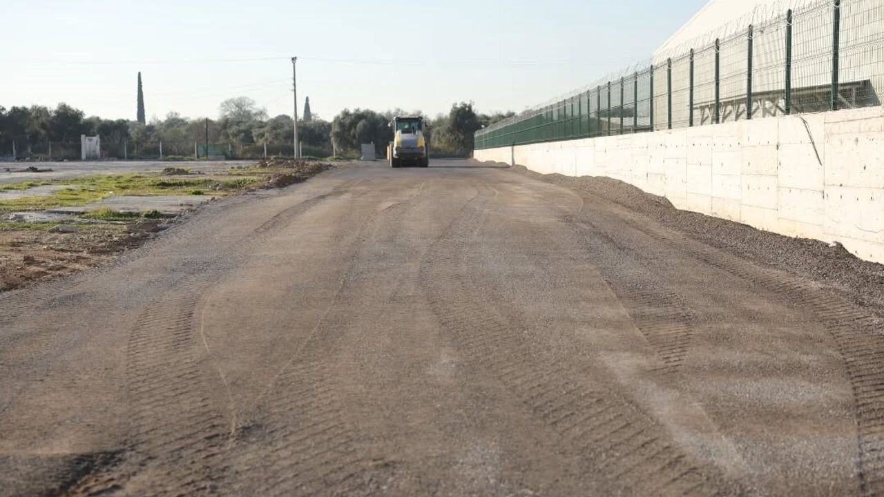 İncirliova'da ulaşım konforu artıyor: İstiklal Mahallesi'nde sıcak asfalt