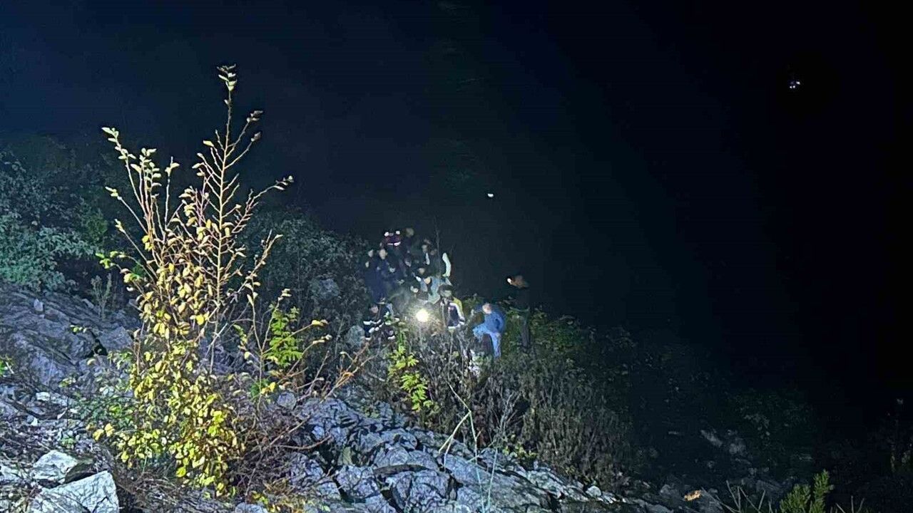 İnebolu'da otomobil 25 metrelik şarampole yuvarlandı: 1 yaralı